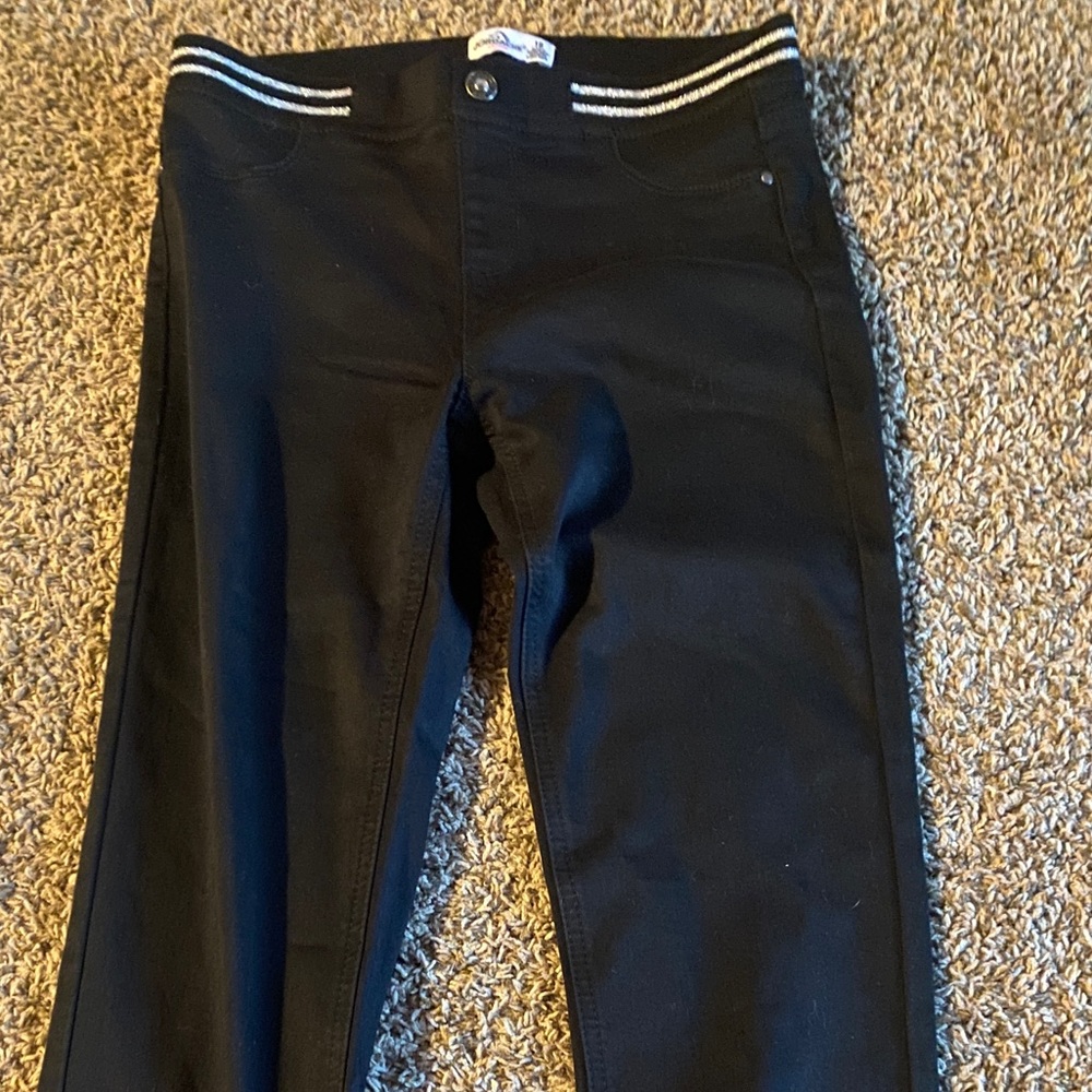 Black skinny pants/leggings